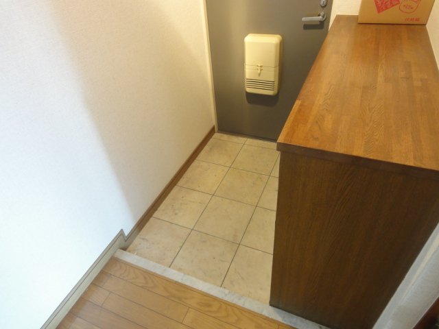 玄関　同物件別号室の写真です。