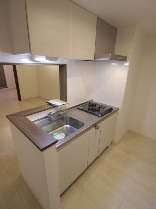 キッチン　※写真は同型タイプ、現況優先。