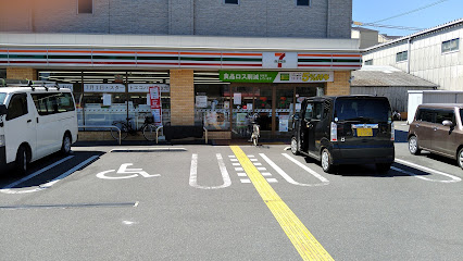 コンビニ　セブンイレブン 大阪桃谷5丁目店（コンビニ）まで238m