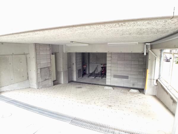 駐車場　駐車場に車を止められます