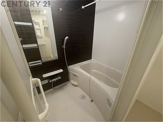 バス・シャワールーム　浴室乾燥機付きで便利です！