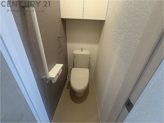 トイレ　温水洗浄便座付きです！