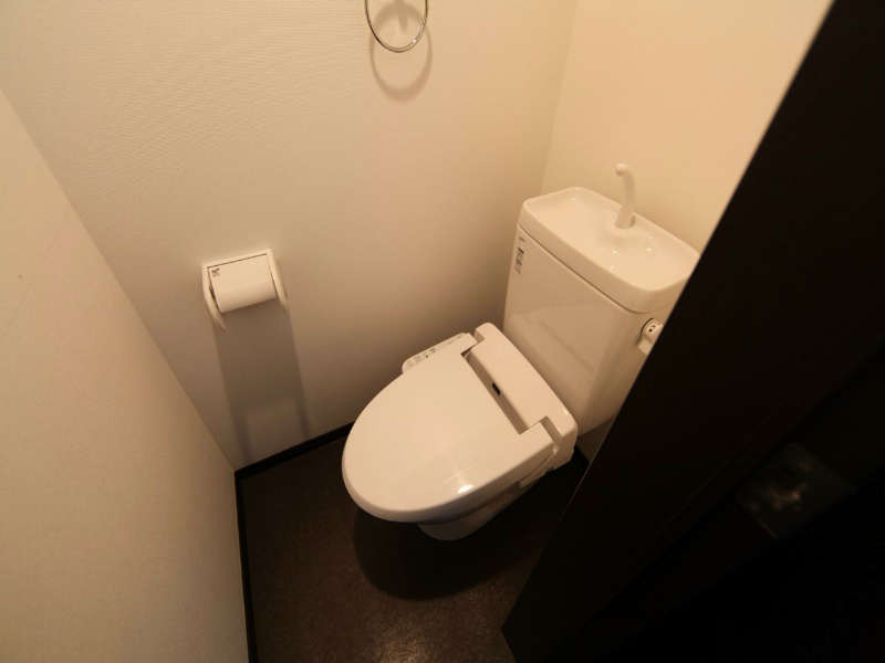 トイレ　温水洗浄暖房便座付トイレ