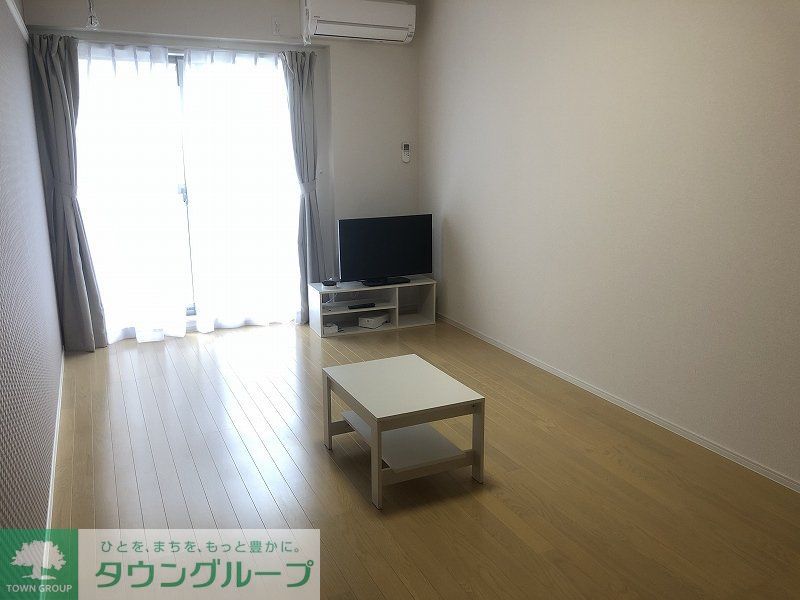 居室・リビング　一面壁紙が変わってます！