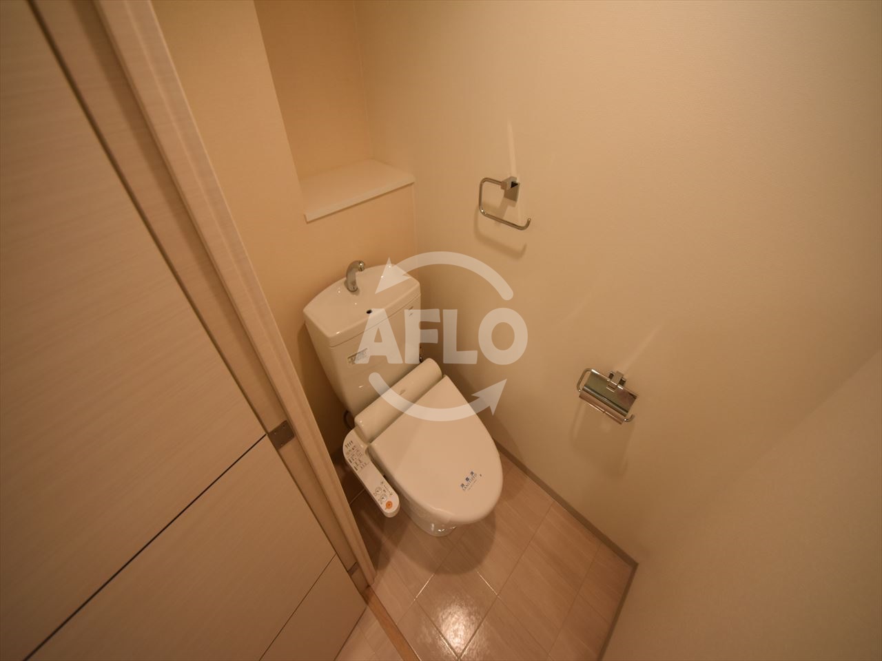 トイレ　スワンズシティ天満橋　温水洗浄便座