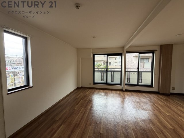 居室・リビング　２面採光の明るいお部屋です。