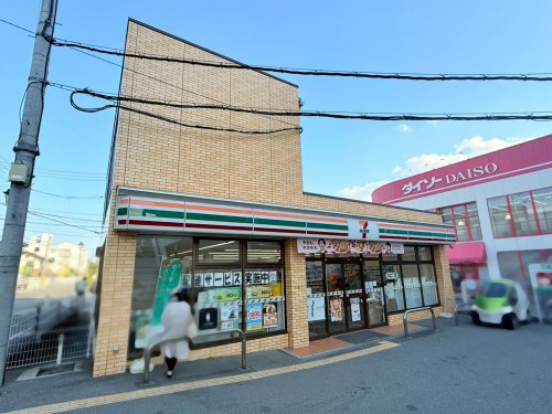 コンビニ　セブンイレブン 宝塚小林5丁目店（コンビニ）まで22m