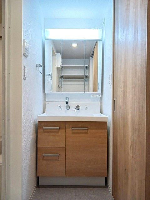 洗面設備　コンパクトで使いやすい洗面所