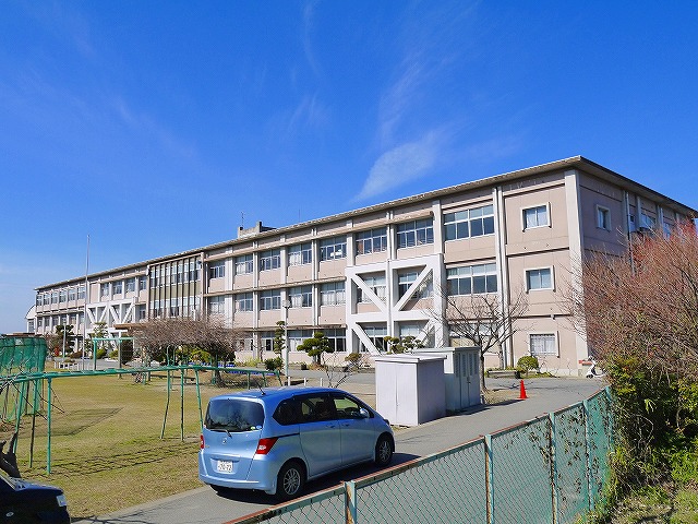 小学校　桜井市立纒向小学校（小学校）まで409m