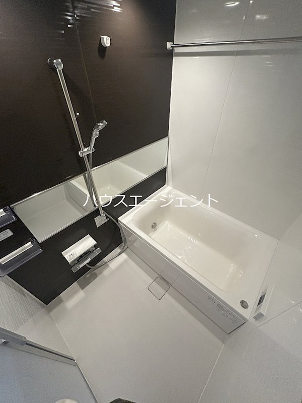 バス・シャワールーム　追い焚きや浴室乾燥機付きのきれいなお風呂です。※別部屋参考写