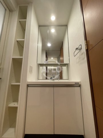 洗面設備　コンソラーレ土佐堀　独立洗面化粧台