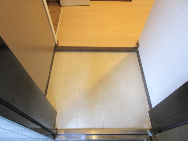 玄関　リフォーム中