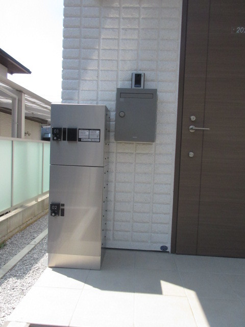 エントランス　スッキリとした清潔感のあるエントランス