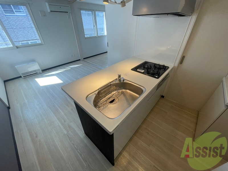 キッチン　３口システムキッチンですのですぐにお料理に使えます！