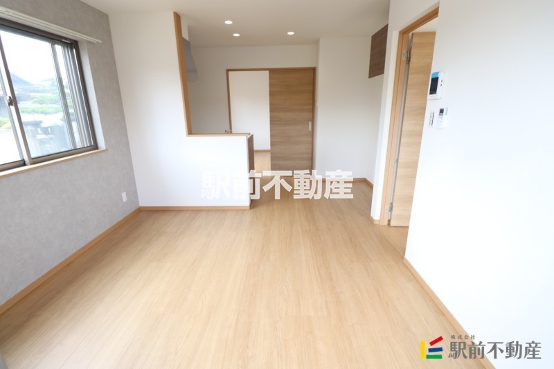 居室・リビング　同じモデルの写真です