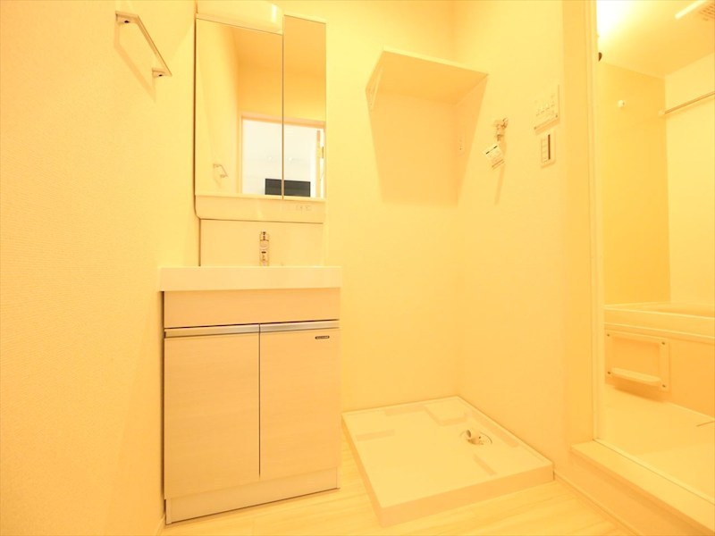 洗面設備　脱衣所　独立洗面台（シャンプードレッサー付）　同仕様写真