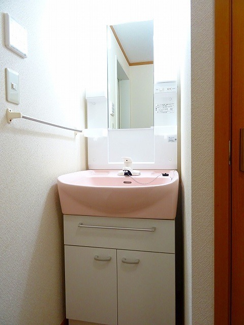 洗面設備　独立洗面台です。