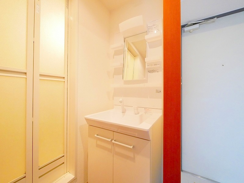 洗面設備　シャワードレッサー付きです！