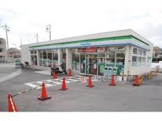 コンビニ　ファミリーマート宝塚山本駅前店（コンビニ）まで524m