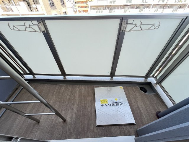 バルコニー　バルコニーからの眺めを楽しみながら食事をしませんか