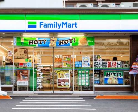 コンビニ　ファミリーマート サンズ田端新町店（コンビニ）まで744m