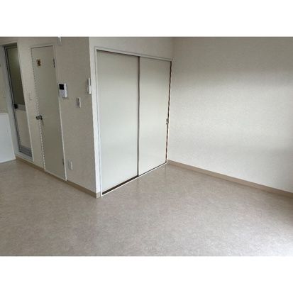 その他部屋・スペース　落ち着いた色調の寝室です