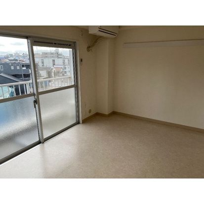 居室・リビング　ゆったり過ごせる居間です