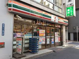 コンビニ　セブンイレブン新宿1丁目店（コンビニ）まで130m