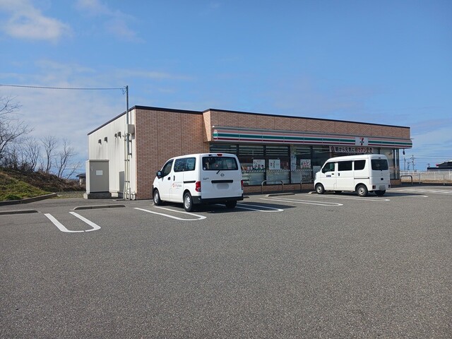 コンビニ　セブンイレブン高松インター店（コンビニ）まで700m
