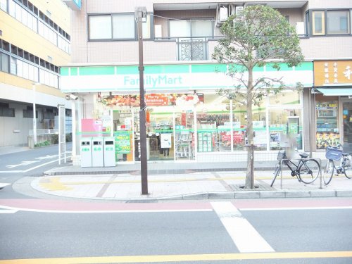 コンビニ　ファミリーマート 船橋本町四丁目店（コンビニ）まで612m