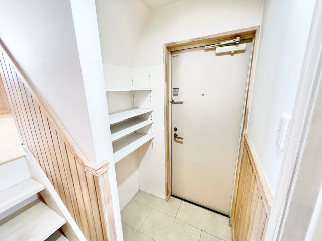 玄関　※別部屋参考写真