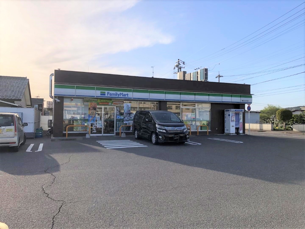 コンビニ　ファミリーマート 鯖江ただす店（コンビニ）まで633m