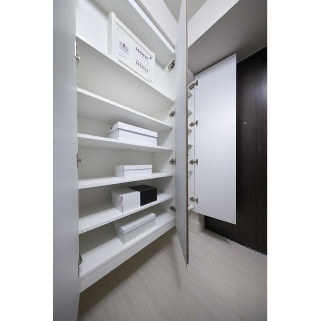 玄関　※竣工前イメージ画像です　家具は付属しません