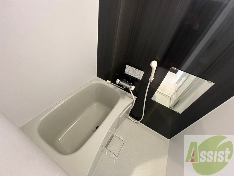 バス・シャワールーム　お風呂になります。一日の疲れを癒してくださいね。