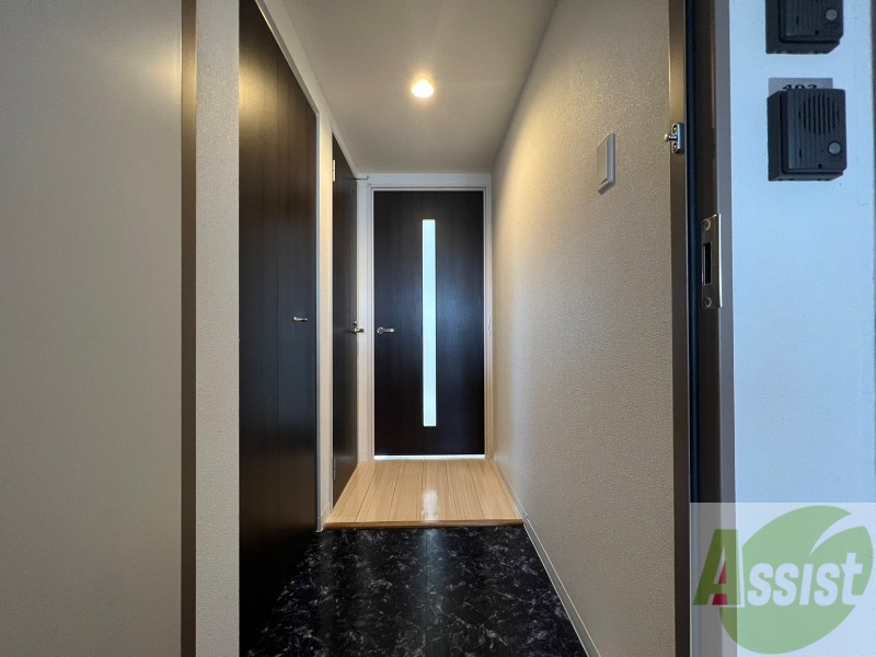 玄関　玄関です。ご覧の通り広々としていますね。