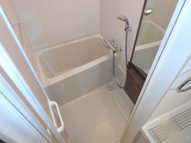 バス・シャワールーム　ピカピカでラグジュアリーな浴室です毎日癒しのバスタイムに