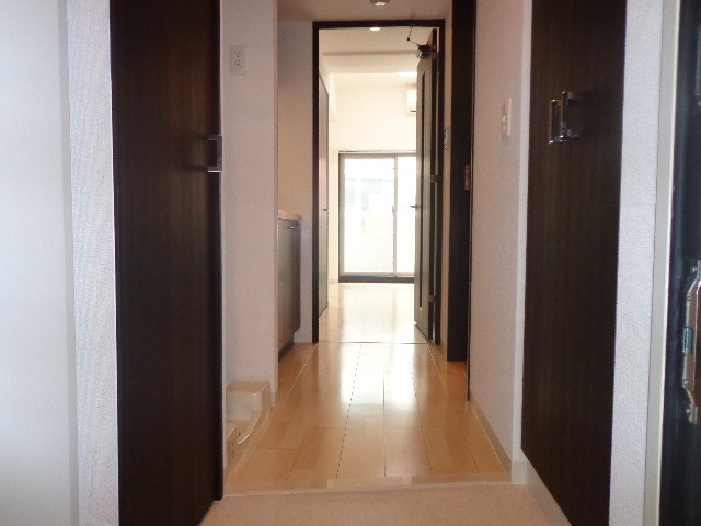 玄関　玄関にはシューズボックスもついてるので、玄関周り片付きますね