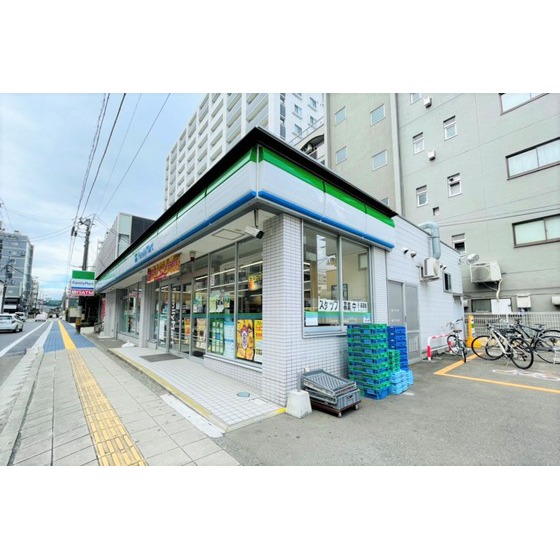 コンビニ　ファミリーマー仙台木町通一丁目店（コンビニ）まで187m