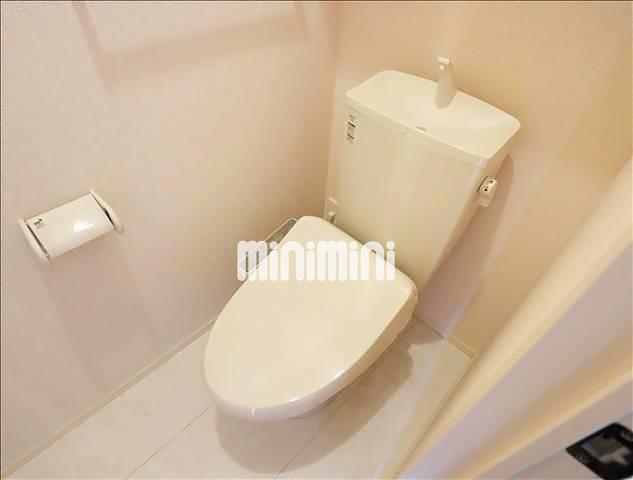 トイレ　温水洗浄便座です