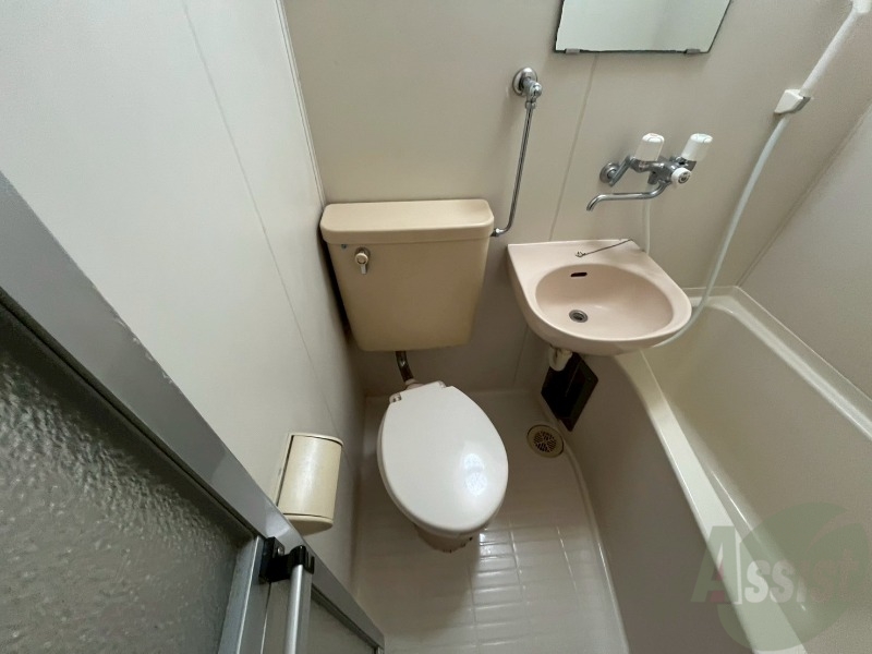 トイレ　こちらはトイレです。清潔感があり、安心して使用できます。