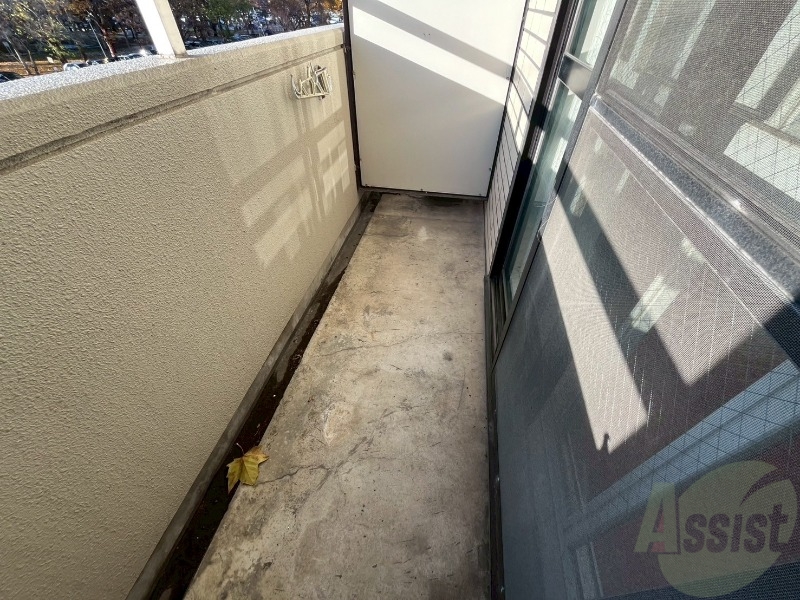 バルコニー　バルコニーは幅があり、広い印象を受けました。