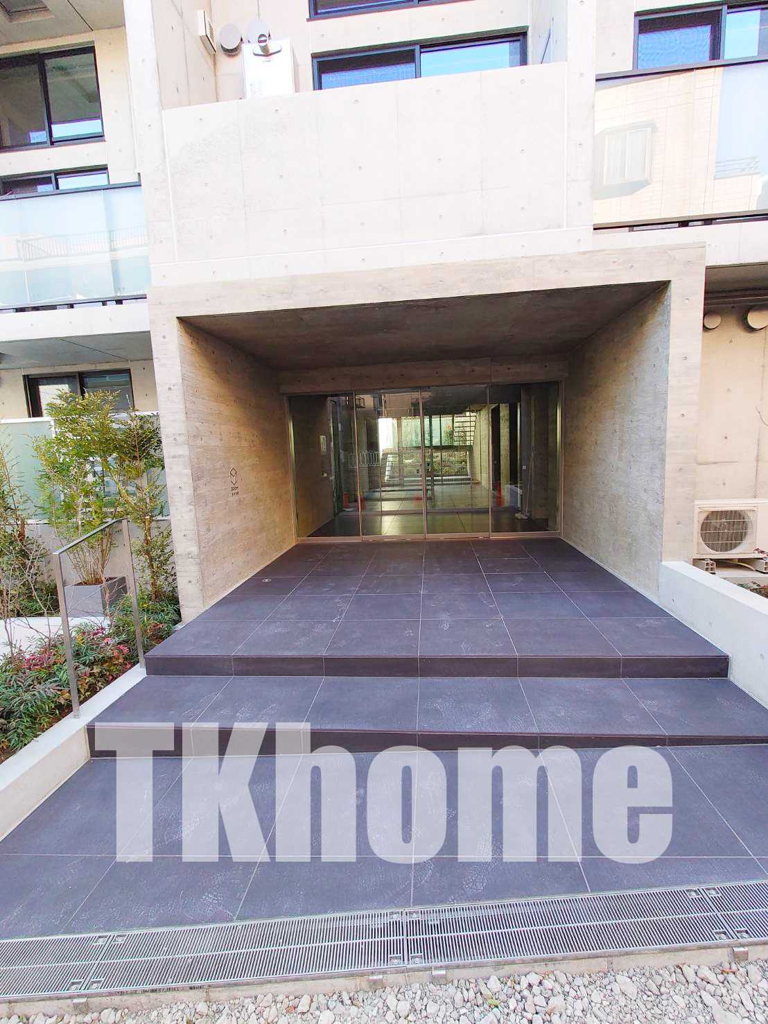 エントランス　最新スマートロック搭載