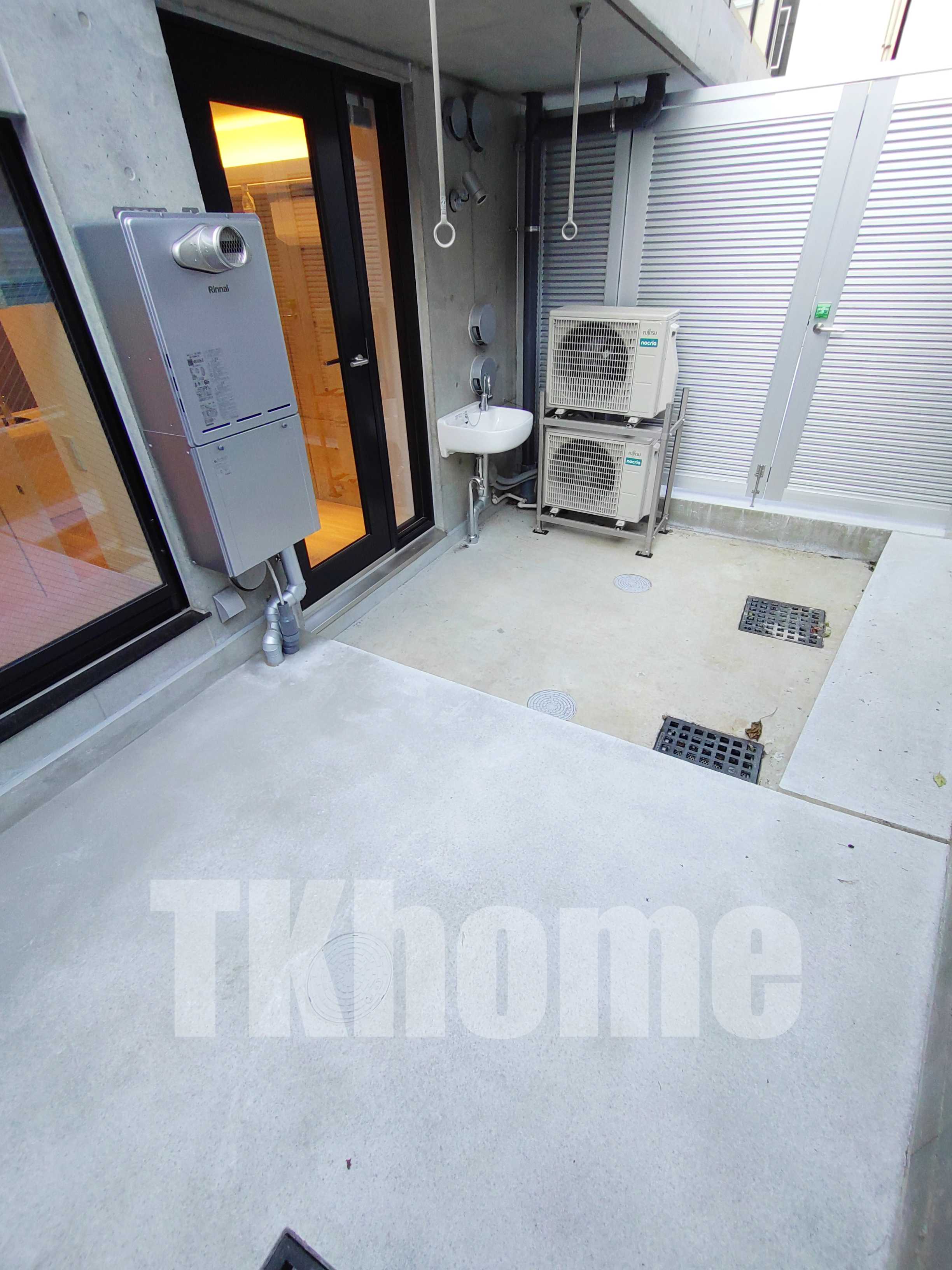 バルコニー　広いテラス付き