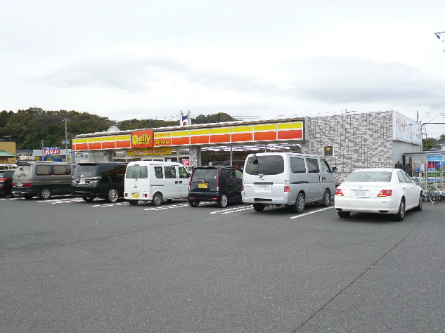 コンビニ　デイリーヤマザキ 日立みなと町店（コンビニ）まで877m