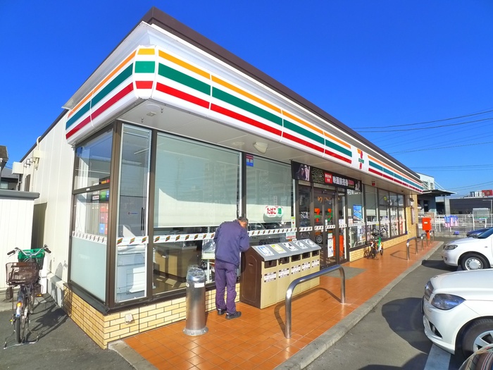 コンビニ　セブンイレブン（コンビニ）まで292m