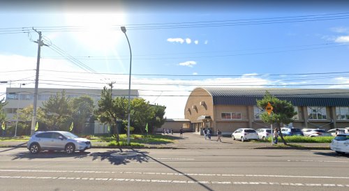 小学校　登別市立若草小学校（小学校）まで784m