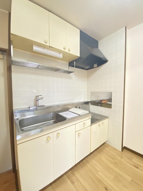 キッチン　同物件別室のイメージ画像となります　反転した間取りとなります