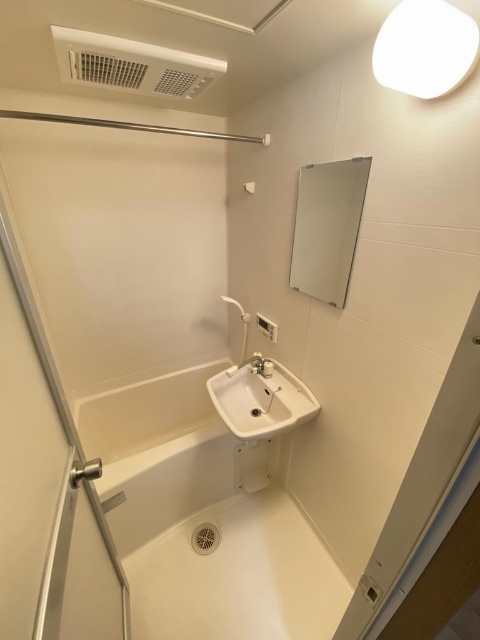 バス・シャワールーム　同物件別室のイメージ画像となります　反転した間取りとなります