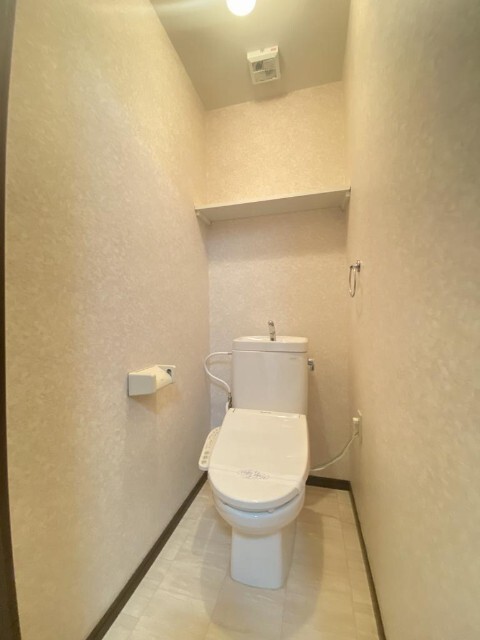 トイレ　同物件別室のイメージ画像となります　反転した間取りとなります