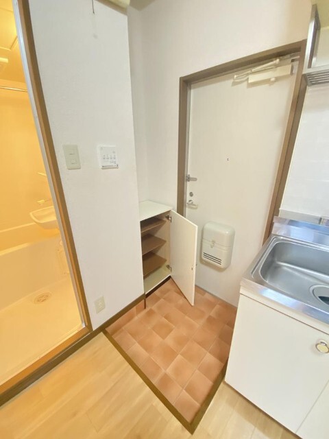 玄関　同物件別室のイメージ画像となります　反転した間取りとなります